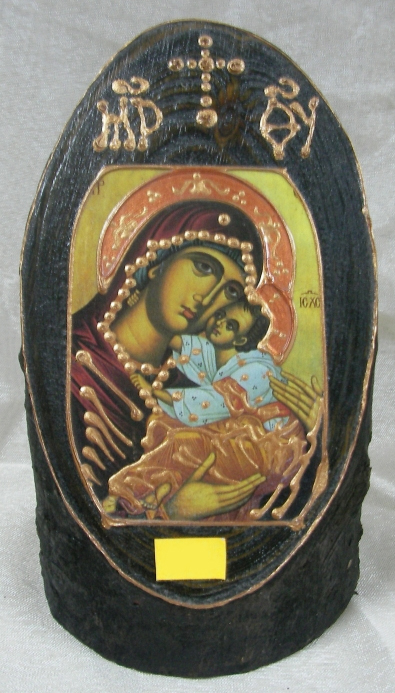Икона Св. Богородица върху дървено пънче