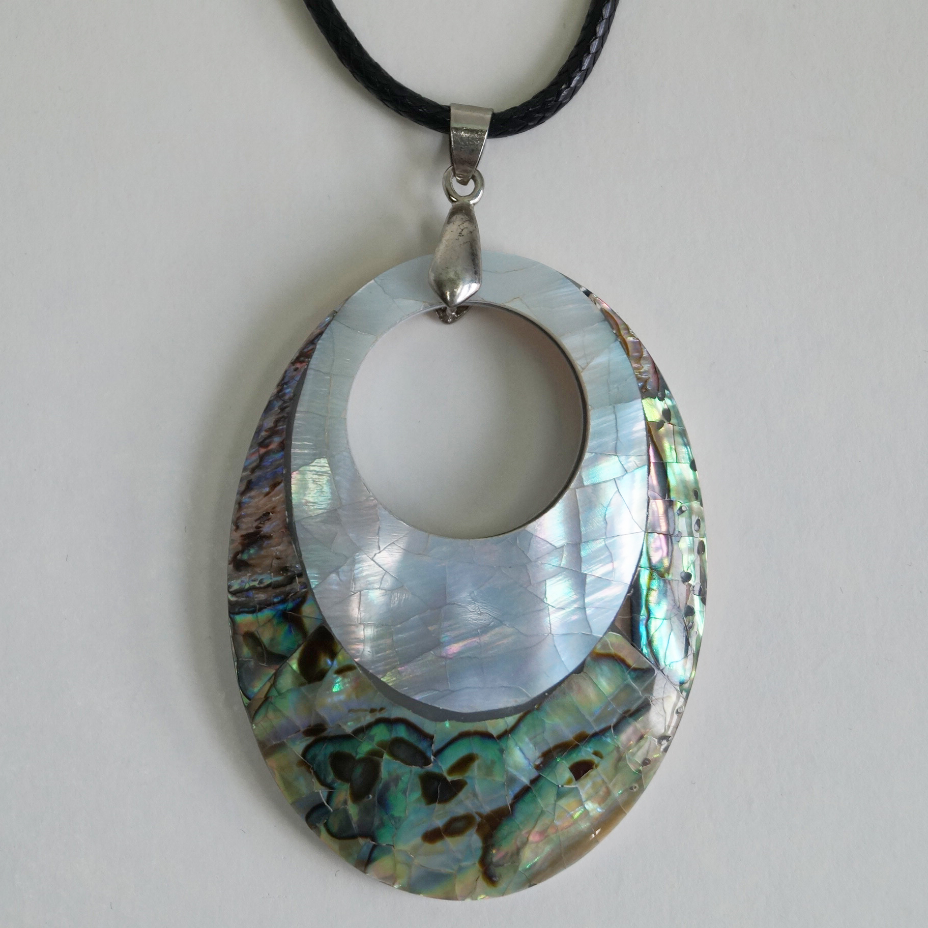 Necklace natural color pearl