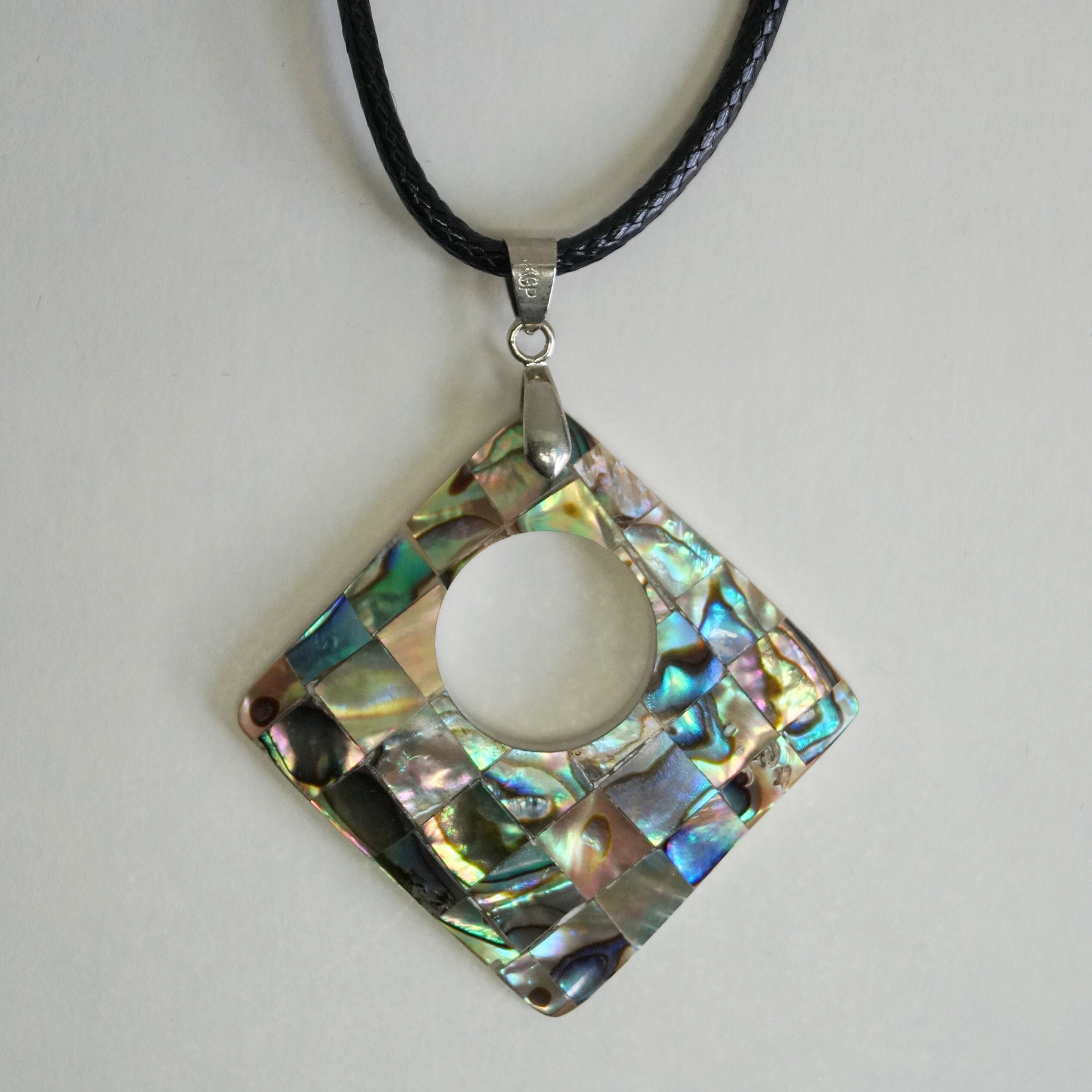Necklace natural color pearl