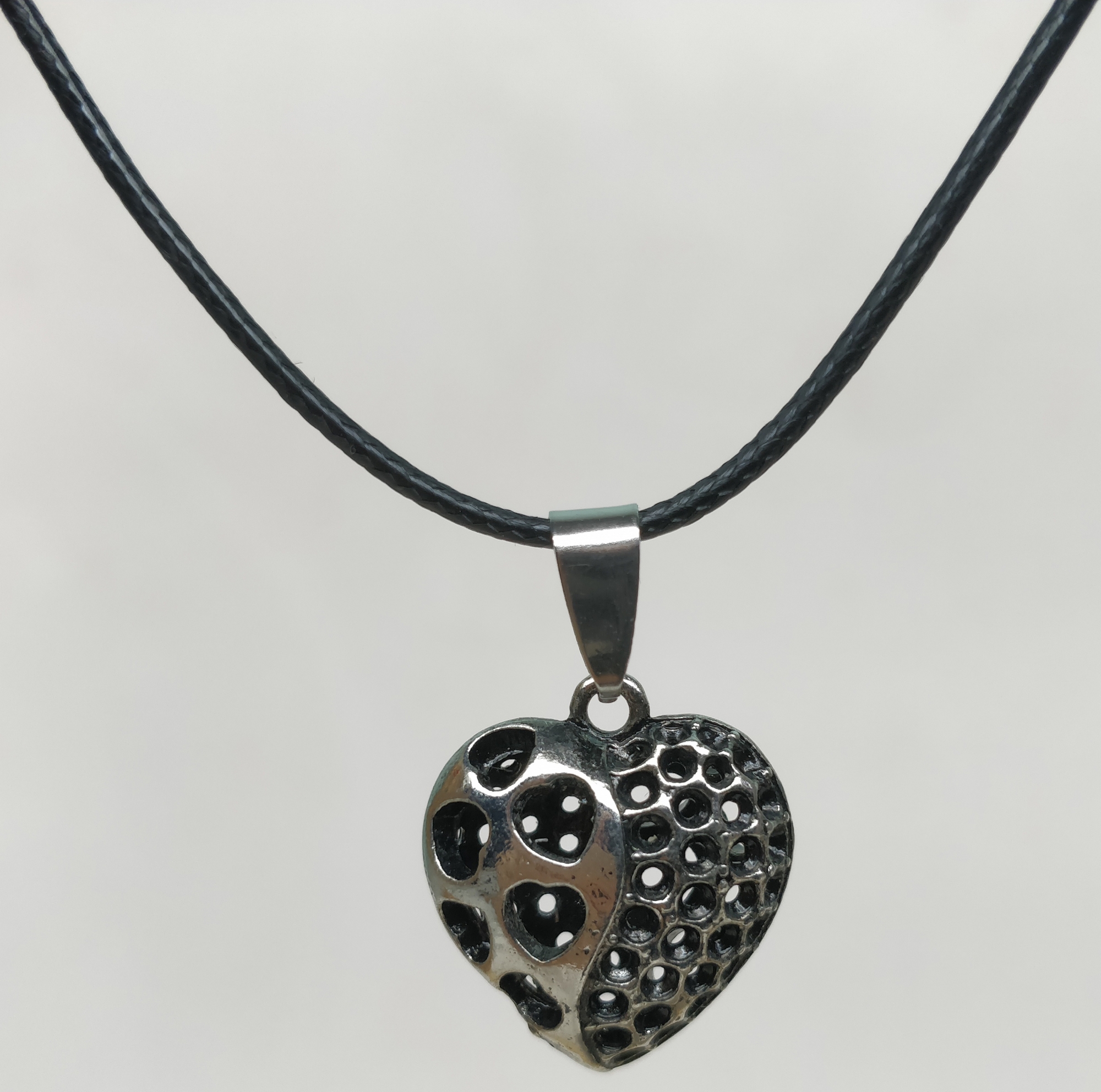 Medallion pendant metal heath openwork