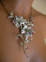 Necklace and earrings - flowers