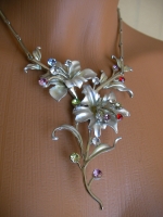 Necklace and earrings - flowers