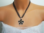 Set necklace and earrings