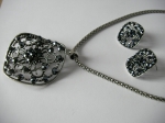 Set necklace with earrings