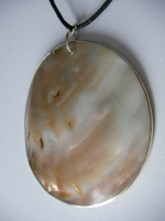 Natural mother of pearl pendant