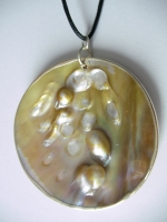 Natural mother of pearl pendant