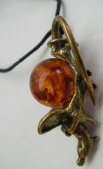 Medalion mouse bronze pendant