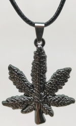 Medallion pendant metal