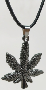 Medallion pendant metal