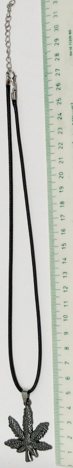 Medallion pendant metal
