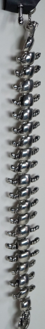 Metal bracelet centipede