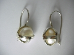 Earrings - varbin, round pearl in basket