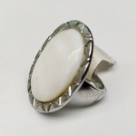 Ring white mother of pearl