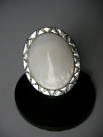 Ring white mother of pearl