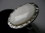 Ring white mother of pearl