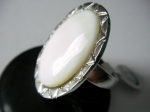 Ring white mother of pearl