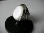 Ring white mother of pearl