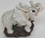 Elephant figure polerizine