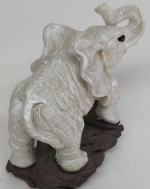 Elephant figure polerizine
