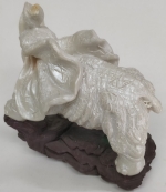 Elephant figure polerizine