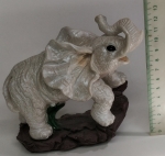 Elephant figure polerizine