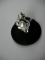 Silver ring pearl