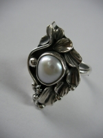 Silver ring pearl