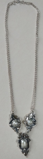 Silver necklace white pearl