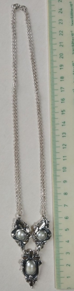 Silver necklace white pearl