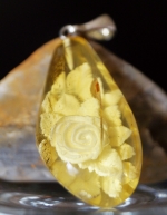 Pendant natural amber